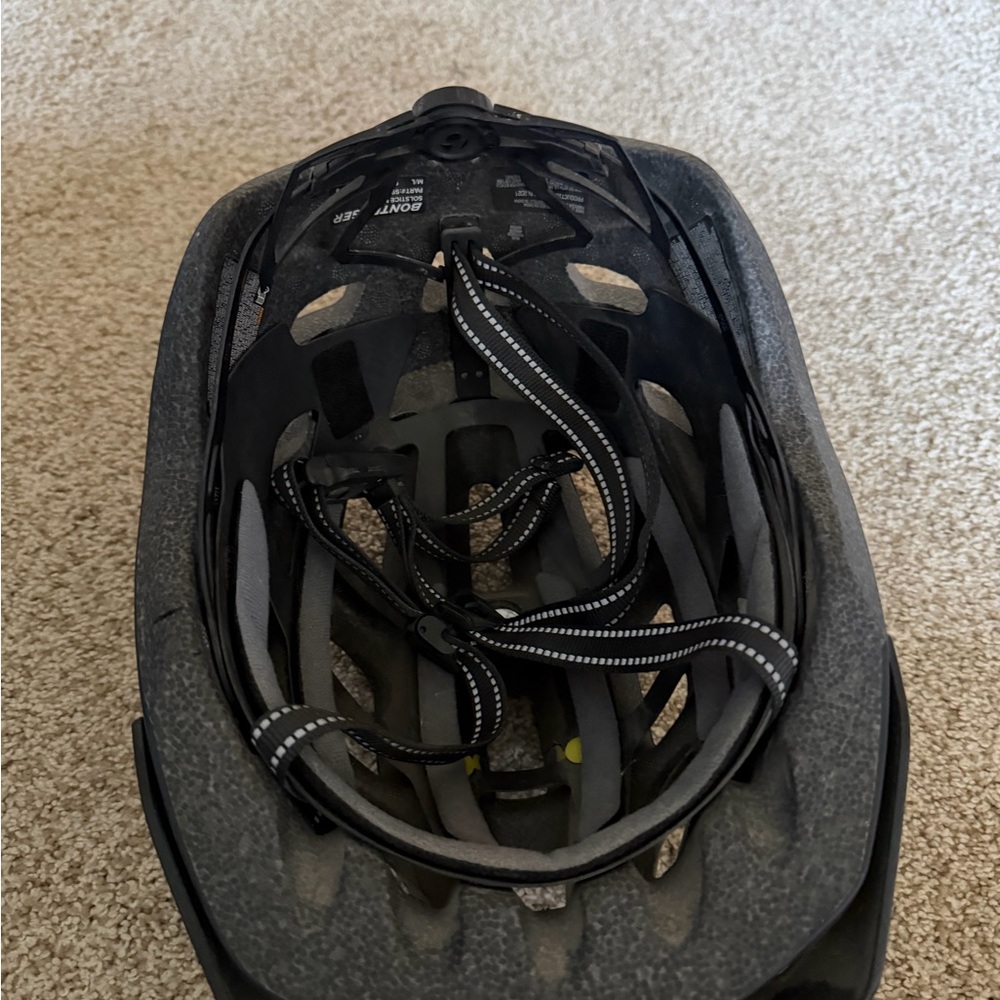 Bontrager Solstice MIPS Bike Helmet – Matte Black, Size M/L - Picture 3 of 4
